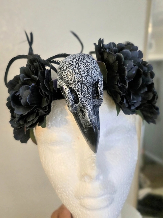 The Unbranded Brand Accessories - Black/Navy Gothic Raven Skull & Floral Headband NWOT
